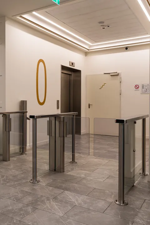 Ulaz sa kontrolom pristupa i liftovima
