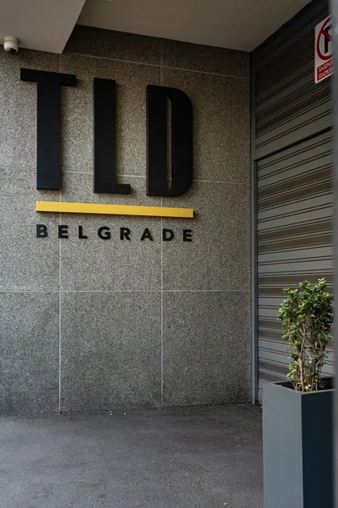 Natpis TLD Belgrade na ulazu